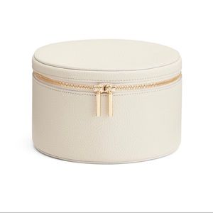 Cuyana Leather Wellness Case